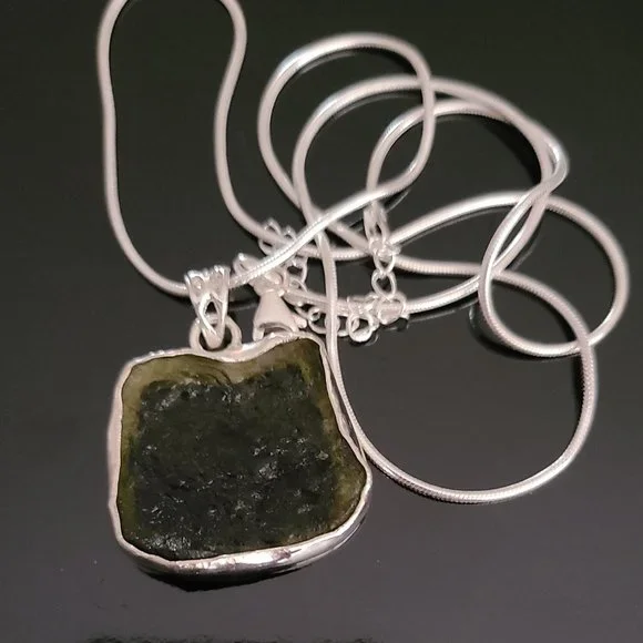 Moldavite Pendant necklace-Moldavite Jewelry -Unisex necklace - Picture 6 of 7